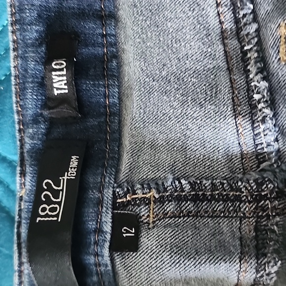1822 Denim Blue Ankle Cropped Jeans - Picture 3 of 4